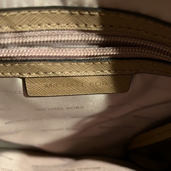 Navy Micheal Kors tote handbag - Picture 5 of 10